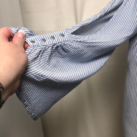 -> Jones New York Open Arm Blouse - Picture 3 of 8